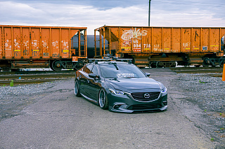 Спойлер вставка между клыками Mazda 6 (рестайлинг) / Atenza GJ (2015 - 2018)