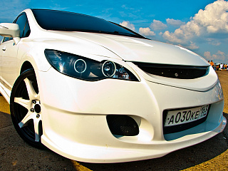 Крашеный комплект. Реснички на фары фигурные var№2 Honda Civic 4D 2006-2012 Цвет Белый NH-578+ УСТАНОВОЧНЫЙ КОМПЛЕКТ