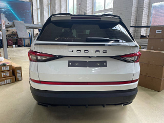 Ресничка между задних фонарей для Skoda Kodiaq (2016-2024) под покраску